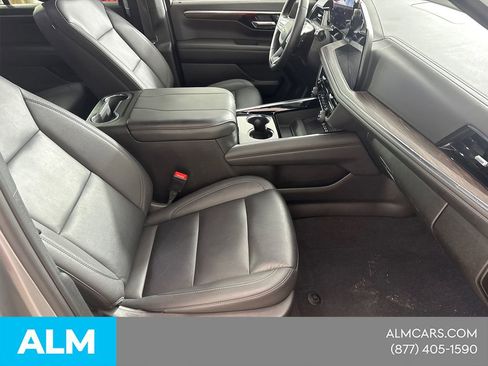 Used 2025 Chevrolet Tahoe LT AWD/4WD image 17