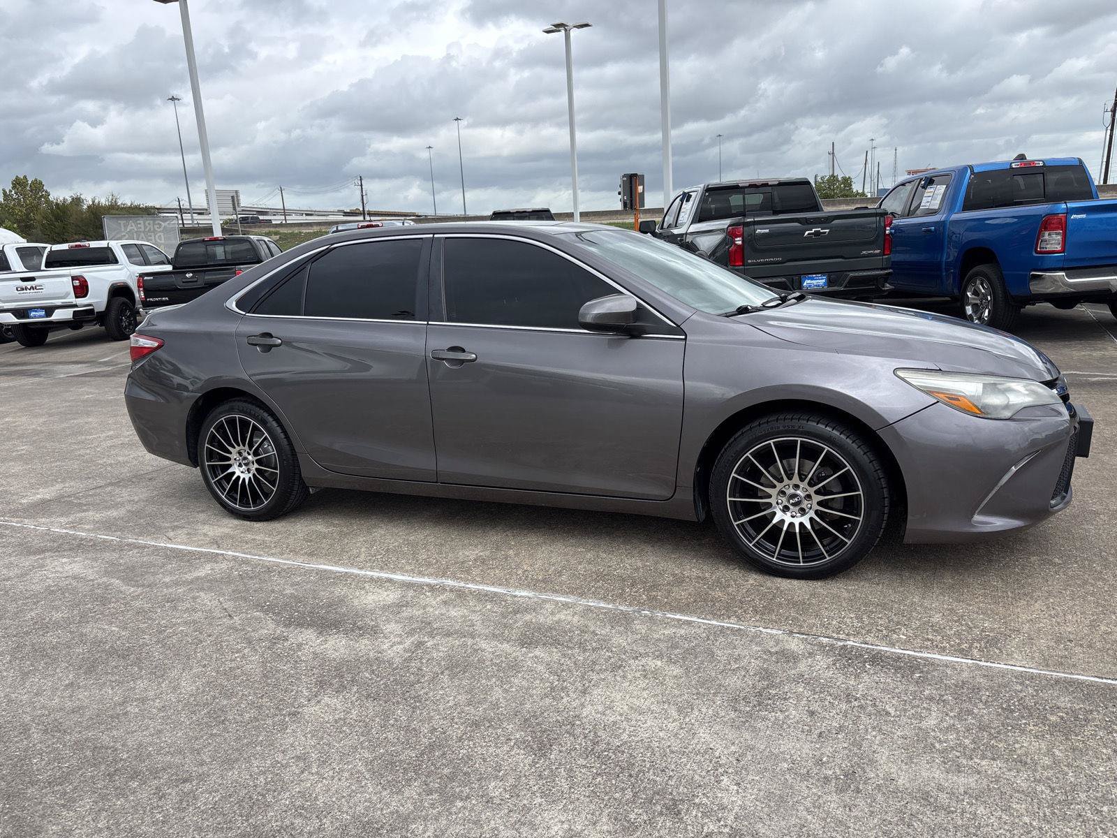 Used 2015 Toyota Camry SE FWD image 7