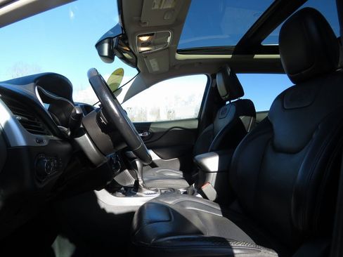 Used 2018 Jeep Cherokee Overland w/ Heavy Duty Protection Group image 11