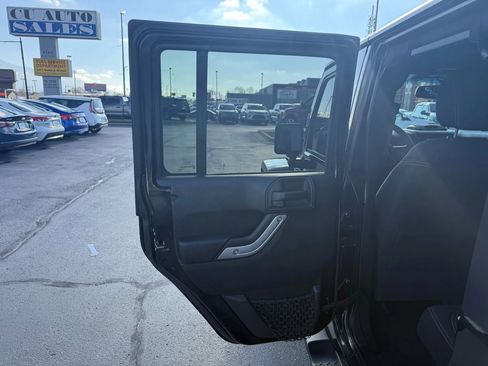 Used 2018 Jeep Wrangler Unlimited Sahara w/ Connectivity Group image 27