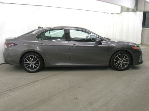Used 2023 Toyota Camry XLE image 6