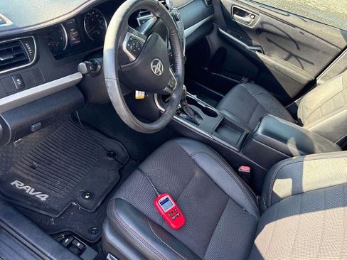 Used 2017 Toyota Camry SE FWD image 3