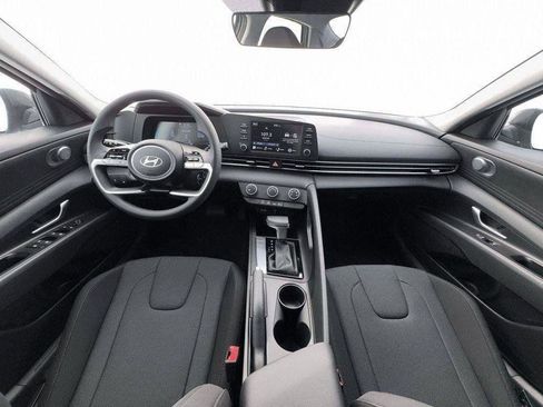 New 2026 Hyundai Elantra SE image 13