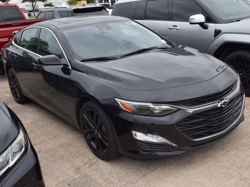Used 2025 Chevrolet Malibu LT w/ Midnight Edition image 4