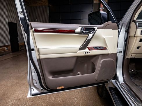 Used 2013 Lexus GX 460 image 36