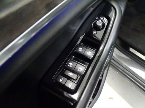 Certified 2023 Jeep Grand Cherokee Overland w/ Advanced Protech Group III AWD/4WD image 10