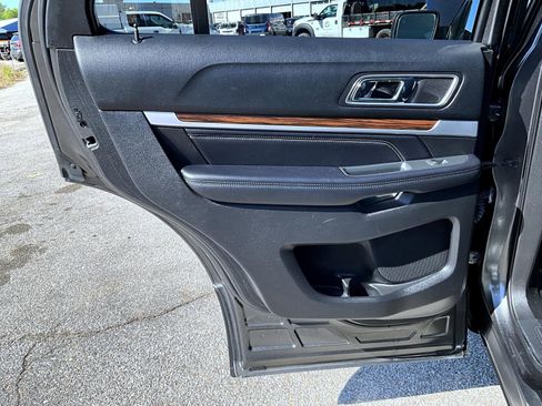 Used 2017 Ford Explorer Limited w/ Equipment Group 303A AWD/4WD image 24