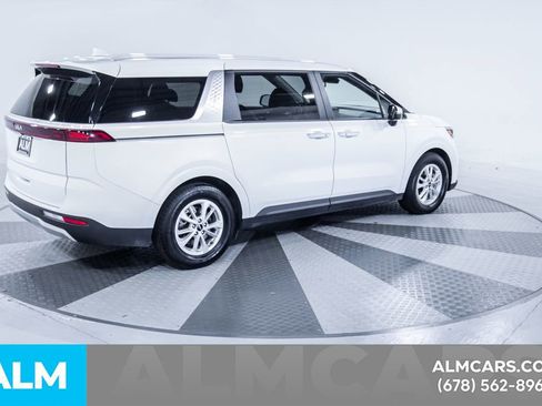 Used 2024 Kia Carnival LX image 10