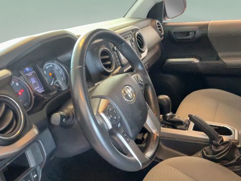 Used 2019 Toyota Tacoma SR5 AWD/4WD image 21