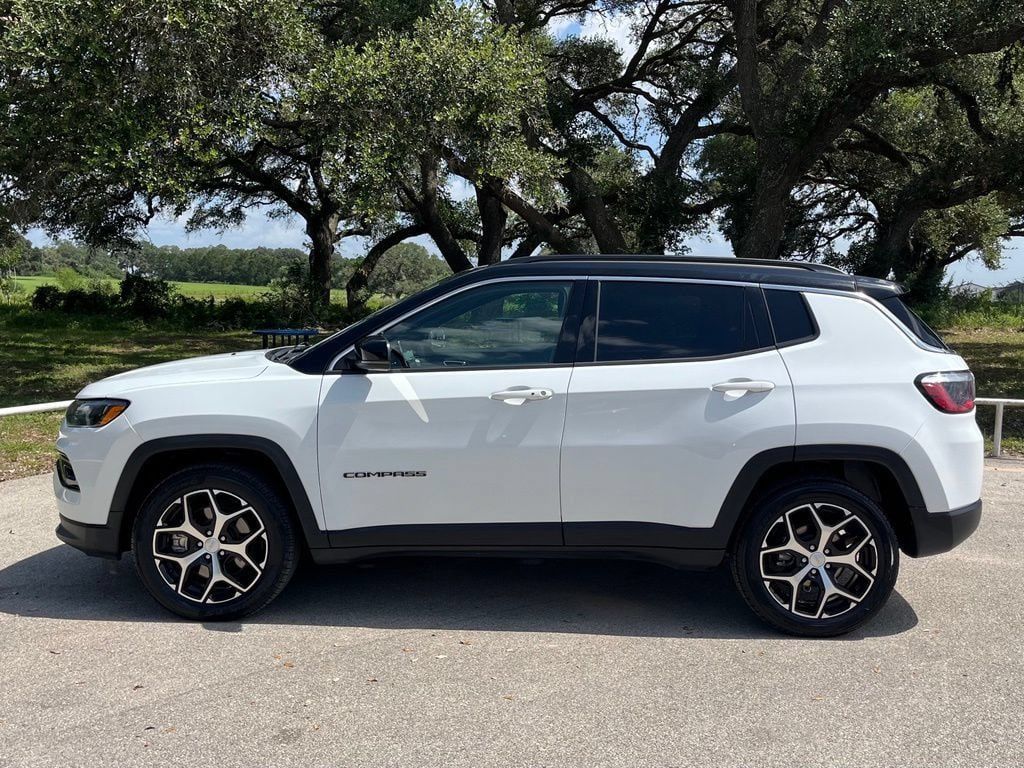 Used 2024 Jeep Compass Limited AWD/4WD image 8