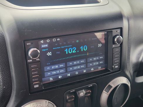 Used 2013 Jeep Wrangler Sport image 32