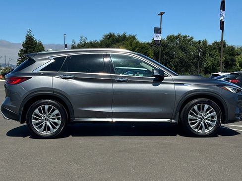 Certified 2025 INFINITI QX50 Luxe AWD/4WD image 3