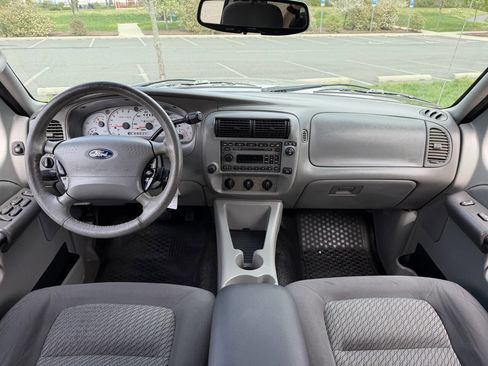 Used 2003 Ford Explorer Sport Trac XLT image 16