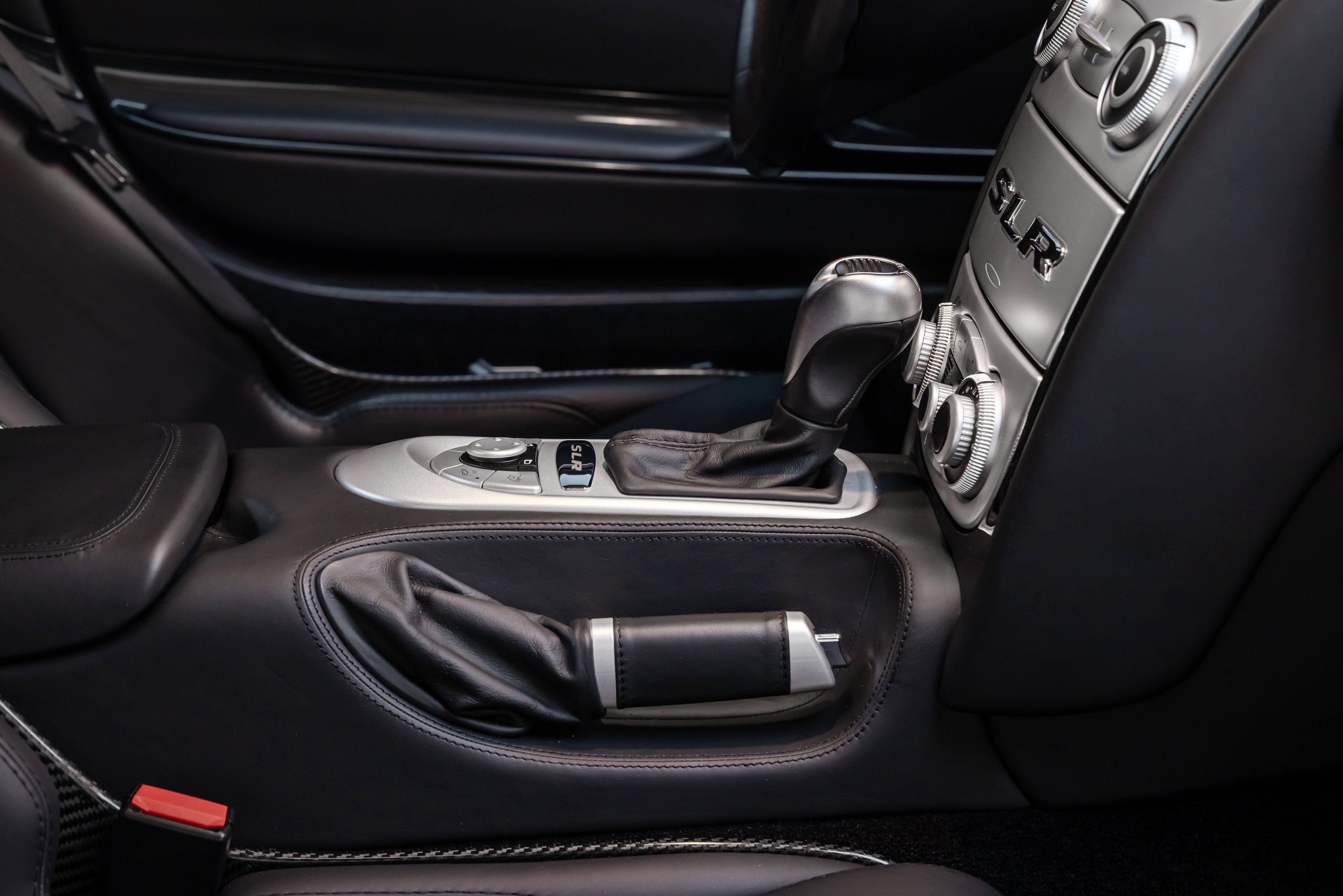Used 2005 Mercedes-Benz SLR image 50
