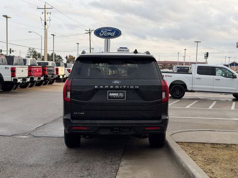Used 2025 Ford Expedition Active image 5