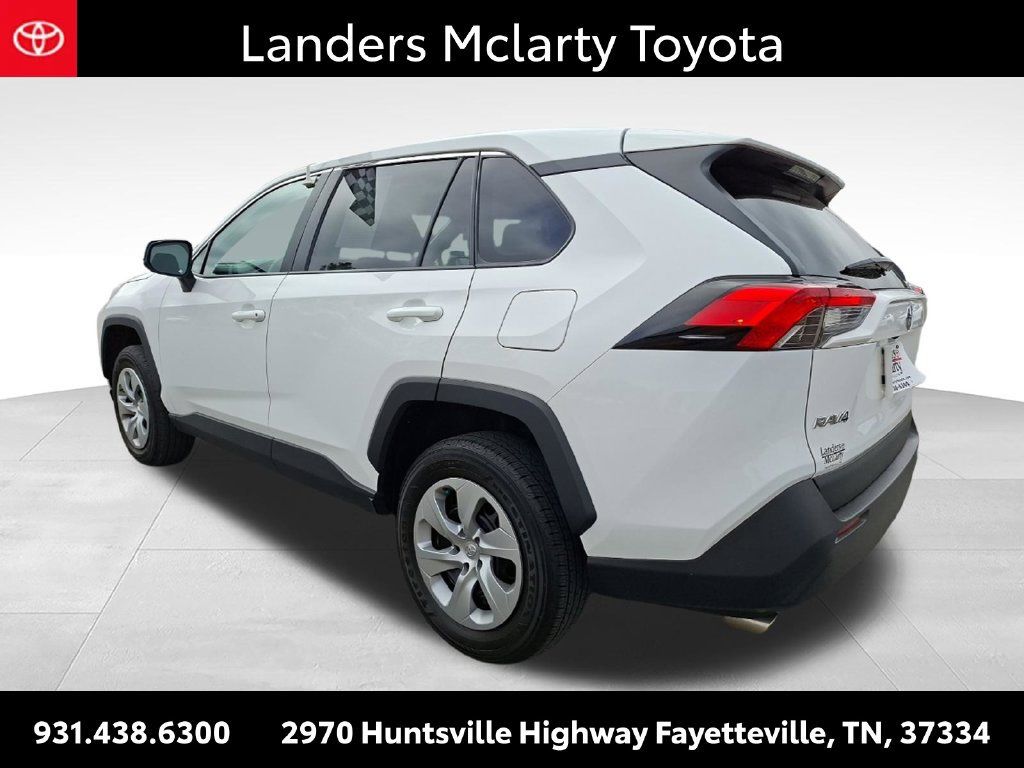 Used 2022 Toyota RAV4 LE FWD image 5