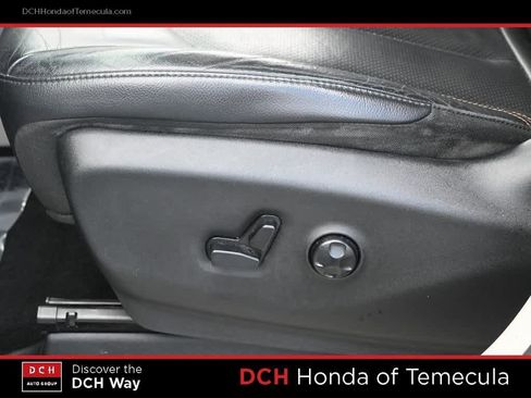 Used 2018 Chrysler Pacifica Touring-L image 16