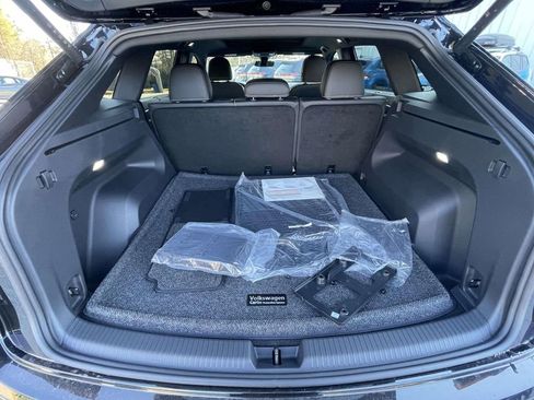 New 2026 Volkswagen Atlas Cross Sport SE FWD image 8