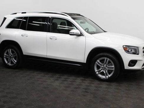 Used 2021 Mercedes-Benz GLB 250 4MATIC w/ Premium Package image 3