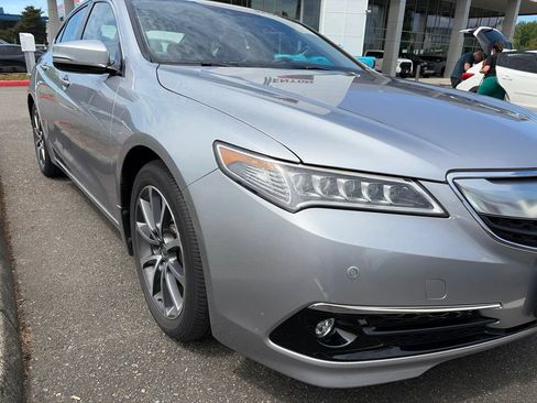Used 2017 Acura TLX V6 SH-AWD w/ Advance Package image 2