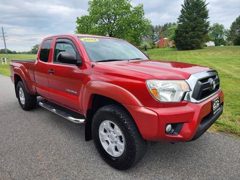 Used 2012 Toyota Tacoma 4x4 Access Cab V6 w/ TRD Off-Road Pkg image 4