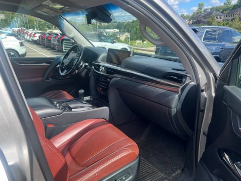 Used 2017 Lexus LX 570 4WD w/ Luxury Package image 25