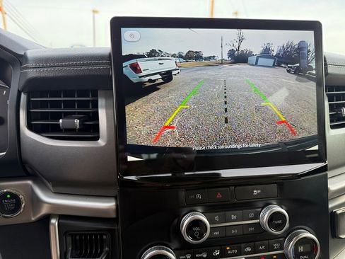 Used 2024 Ford Expedition Max XLT image 22