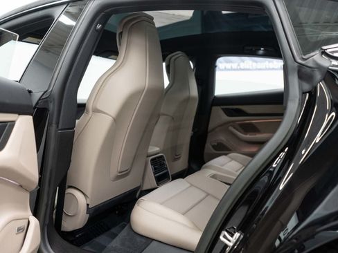 Used 2022 Porsche Taycan RWD image 33