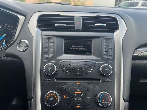 Used 2017 Ford Fusion SE FWD image 19