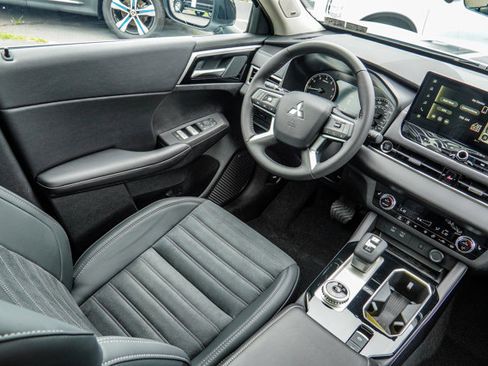New 2025 Mitsubishi Outlander image 47