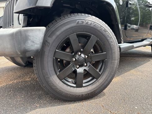 Used 2014 Jeep Wrangler Unlimited Sahara AWD/4WD image 2