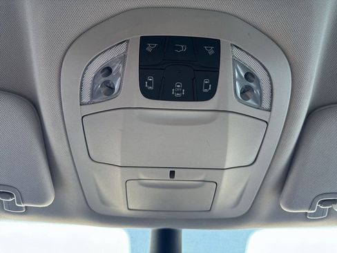 Used 2023 Chrysler Pacifica Touring-L FWD image 30