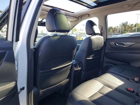 Used 2016 Nissan Rogue SL w/ SL Premium Package image 15