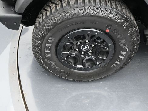 Used 2024 Ford Bronco Wildtrak image 37