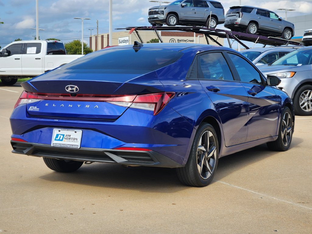 Used 2023 Hyundai Elantra SEL w/ Convenience Package FWD image 5