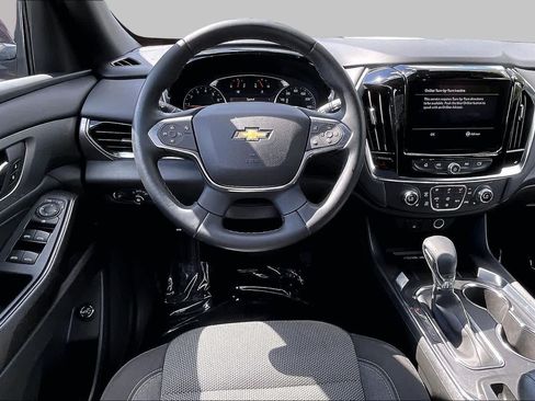 Used 2023 Chevrolet Traverse LT FWD image 6