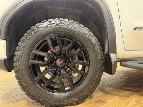 Used 2023 GMC Sierra 1500 AT4 w/ AT4 Preferred Package AWD/4WD image 11