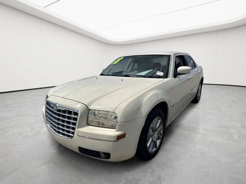 Used 2008 Chrysler 300 Touring RWD image 6