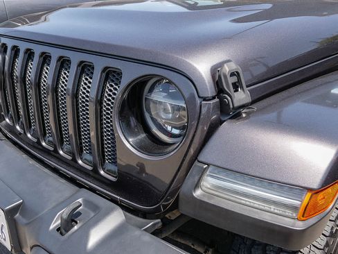 Used 2021 Jeep Wrangler Unlimited Sahara AWD/4WD image 2