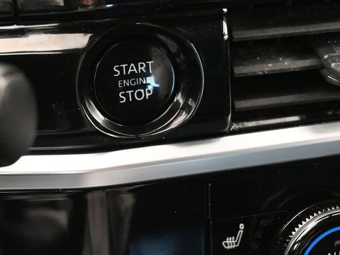 Used 2025 Nissan Pathfinder SV image 23