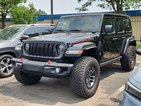 Used 2024 Jeep Wrangler Unlimited Rubicon AWD/4WD image 3