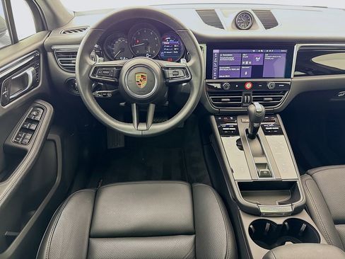 Certified 2025 Porsche Macan AWD/4WD image 26