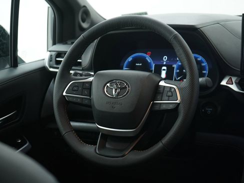 Used 2025 Toyota Sienna XLE Woodland Edition image 14