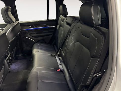 New 2025 Jeep Grand Cherokee Overland w/ Luxury Tech Group IV AWD/4WD image 13