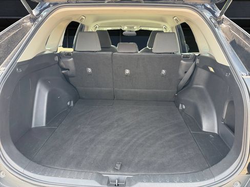 Used 2022 Toyota RAV4 XLE AWD/4WD image 10