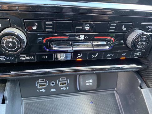 New 2025 Jeep Grand Cherokee Laredo image 11