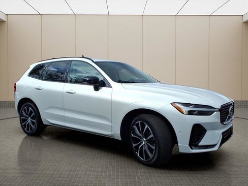 Used 2023 Volvo XC60 B5 Plus w/ Protection Package Premier image 21