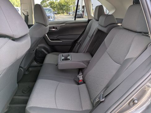 Used 2022 Toyota RAV4 XLE w/ Convenience Package FWD image 12