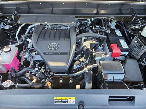 Used 2023 Toyota Highlander LE FWD image 23