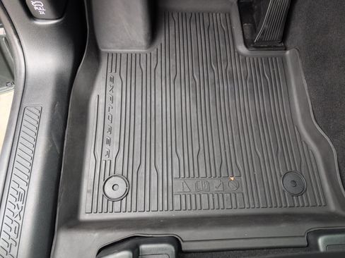 Used 2024 Ford Explorer XLT w/ Equipment Group 202A image 15